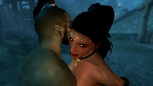 Орк, на ушко секреты рассказывает наверное..