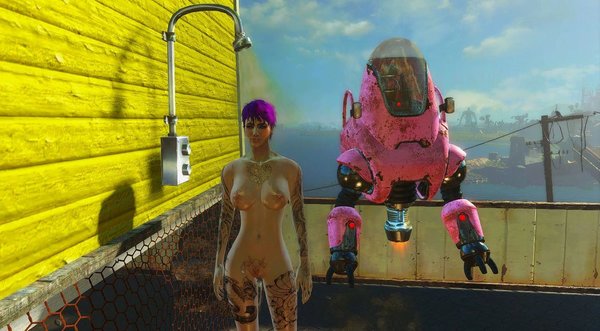 Роза охранет Еву, даже когда та в душе ))