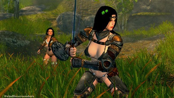 Нора с подругой Рией..