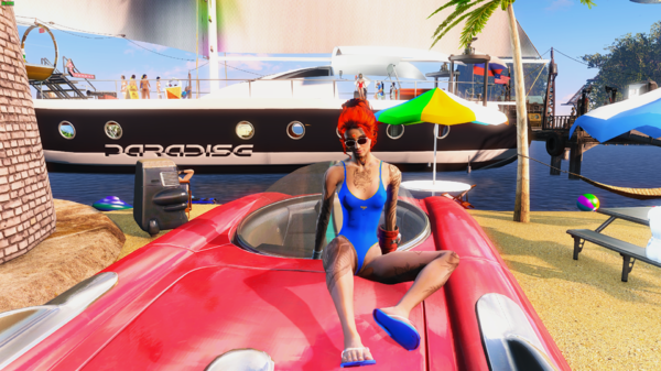 Алиса на фоне своих машины и яхты.