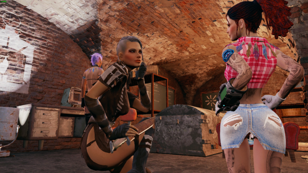 Обновлённая Глория и Алиса любезничают.