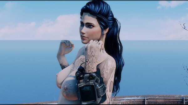 Ева загарает и любуется простором..