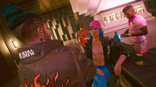 Голубая Луна  заменила Бриттани Хейс.