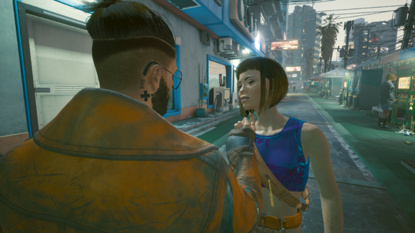 Ви знакомится с девушкой в синем топике.