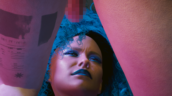 Оценивающий взгляд танцовщицы.