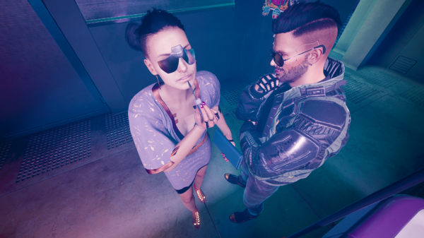 Ви с любовью смотрит на свою новую девушку.