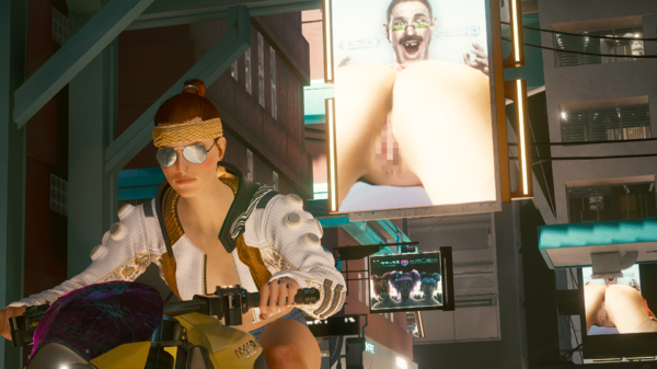 Ви едет за своим серебристым «Авенджером» после тюнинга.