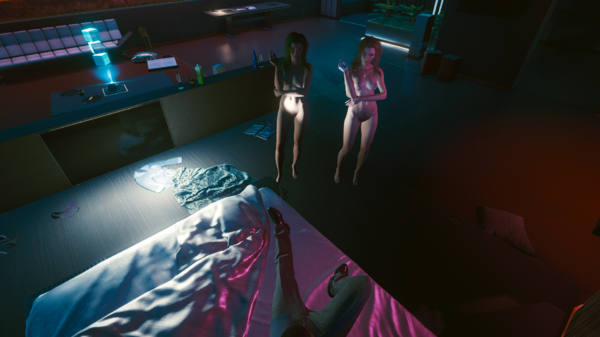 Альт и её близняшка - стриптизёрши.