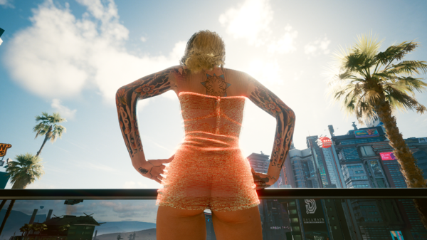 Блондинка Ви сделала татуировки на руках -2.