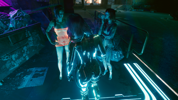 Ви с девушками рядом со входом в бар.