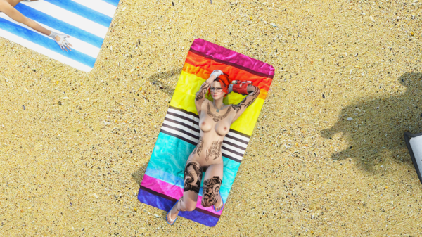 Алиса загорает - ню.