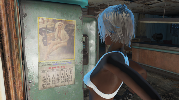 Алиса смотрит на их до военный календарь.