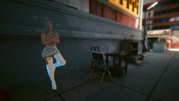 Оперевшись на стену.png