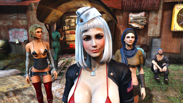 Милая блондинка Айви.