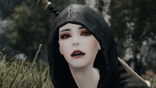 У вампирочек наконец то появились зубки ;)