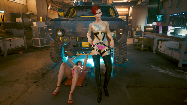 Джуди и Ви в розовых трусиках.