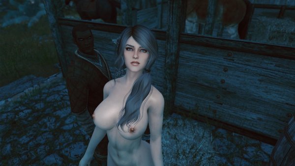 Назим приставал к спящей нагой Софии ))