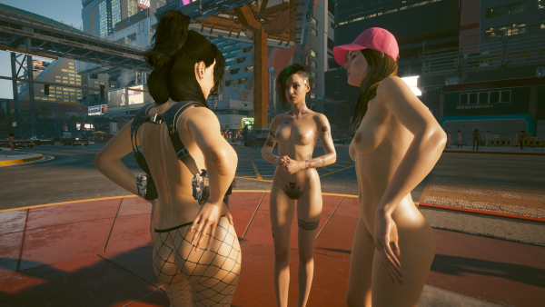 Брюнетка Ви встречала Джуди и её подруг.