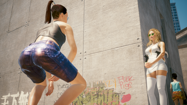 Городские девахи танцуют для Альт и Джуди.