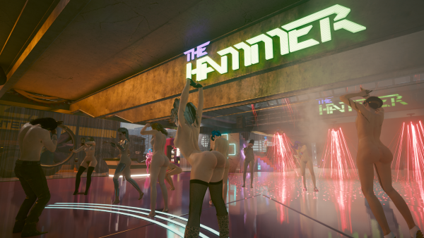 Джонни открыл свой новый ночной клуб.