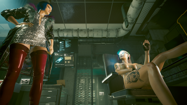 Ню-Джуди и Эвелин без нижнего белья.