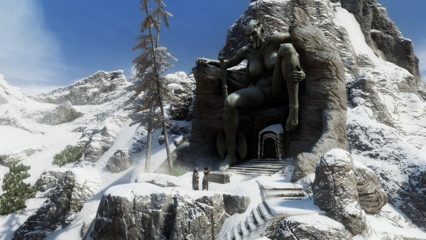 У статуи Дагонихи)