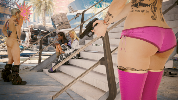 Симпатичная блондинка попросила Ви раздеться - 2.