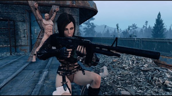 Нора прикрыла собой и спасает достояние )))