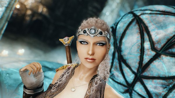 NIKA смотрит с прищурю ;) Sexrim AE (Тропики 12)