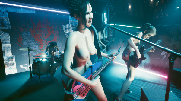 Альт, Панам, Клэр и Ви "зажигают".