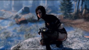 Нора присматривается, прислушивается..