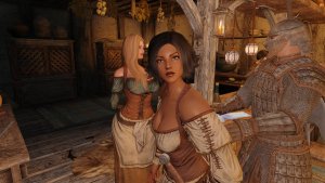 -У нас тут с Садией срочное дело... мы тут, за дверью.