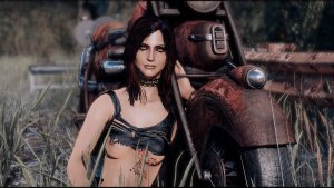 Клэр со своим старым мотиком.